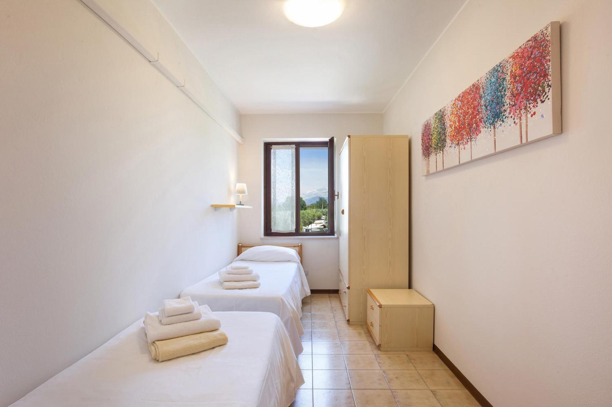 Apartment Rosa Bourbon Lazise Exterior photo