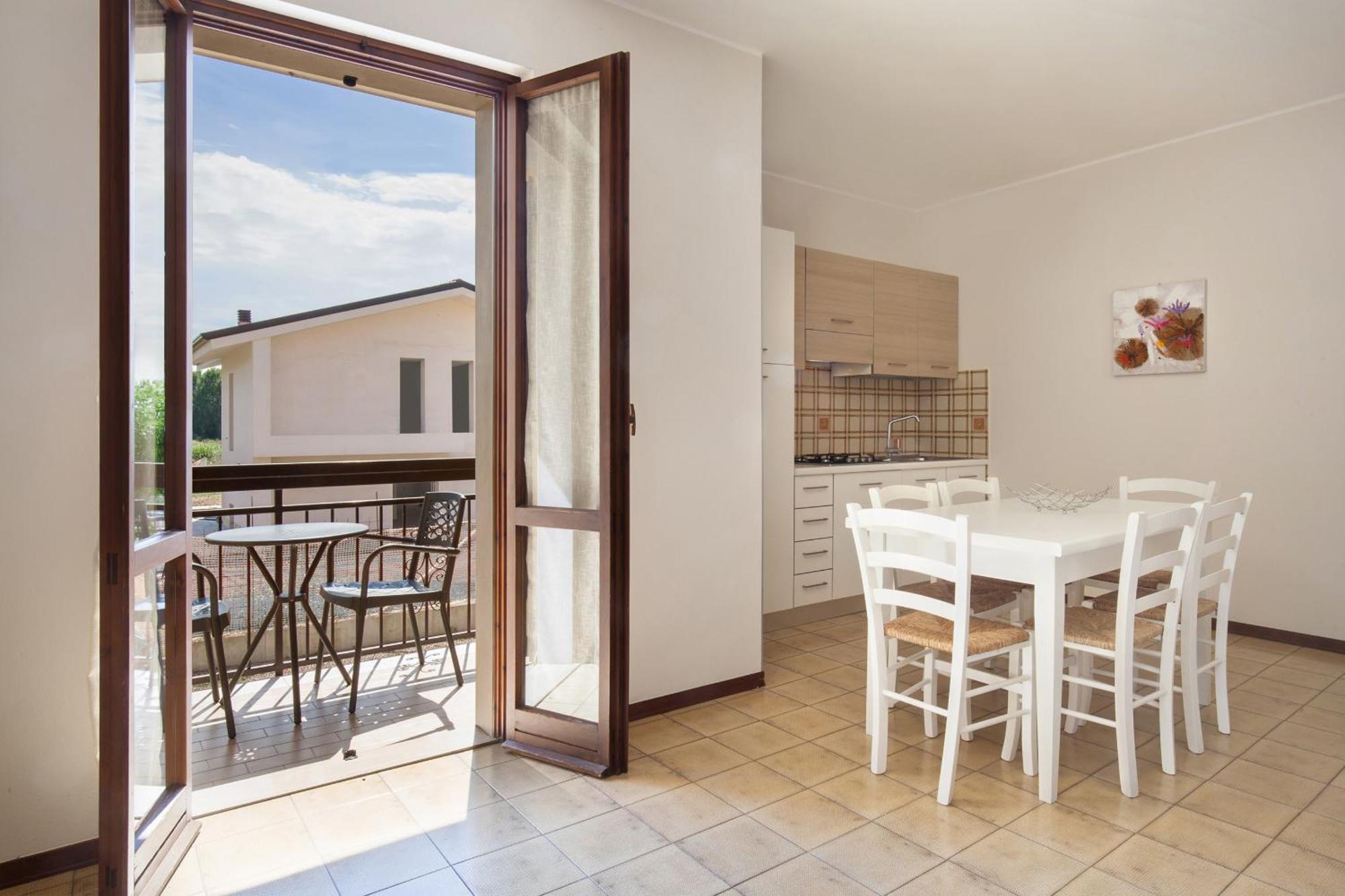 Apartment Rosa Bourbon Lazise Exterior photo